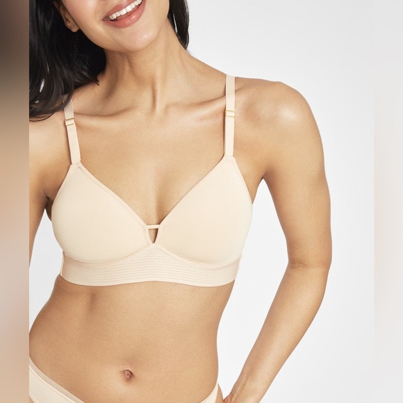 NWT Lively | Spacer Bra Size 36C  Wirefree Full Support Neutral Cream - Picture 1 of 8
